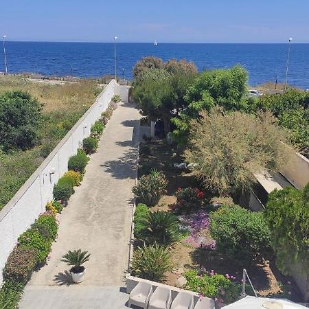 Seagull Apartments - Front And Sea View & Airport Бари Екстериор снимка