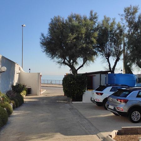 Seagull Apartments - Front And Sea View & Airport Бари Екстериор снимка
