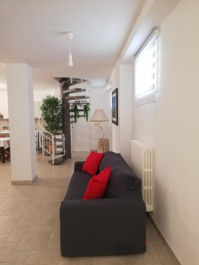 Seagull Apartments - Front And Sea View & Airport Бари Екстериор снимка