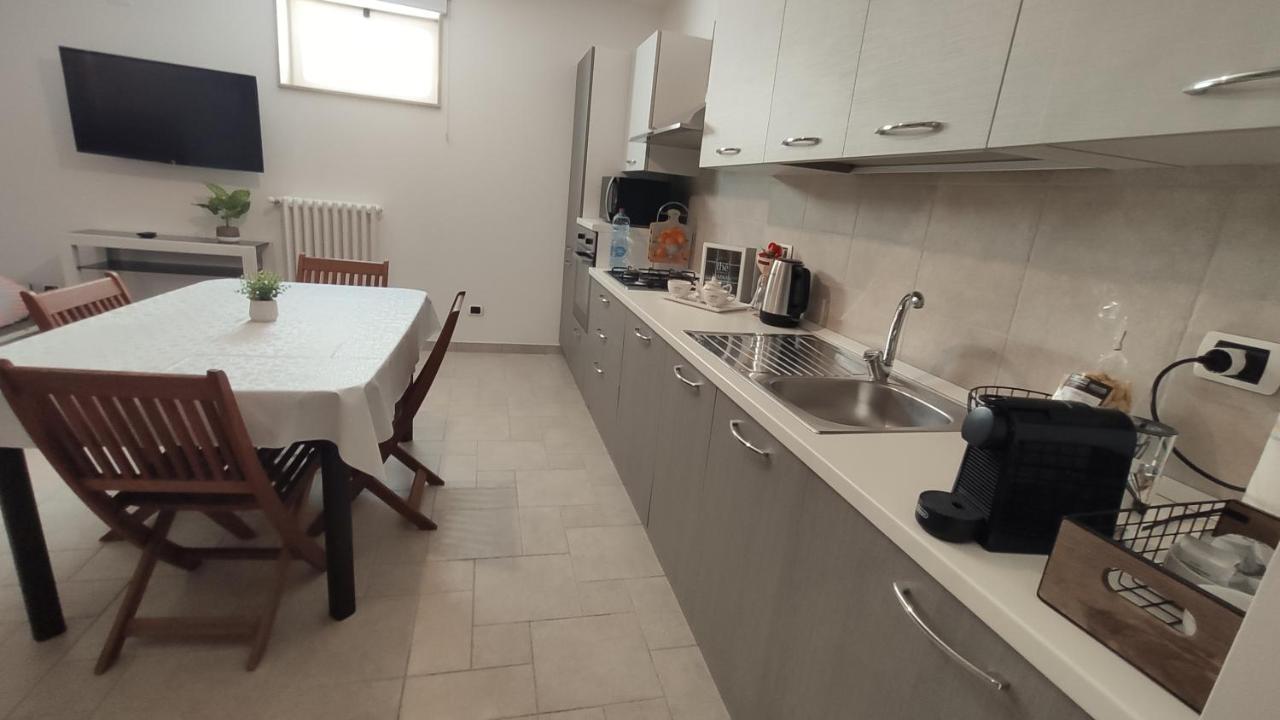 Seagull Apartments - Front And Sea View & Airport Бари Екстериор снимка