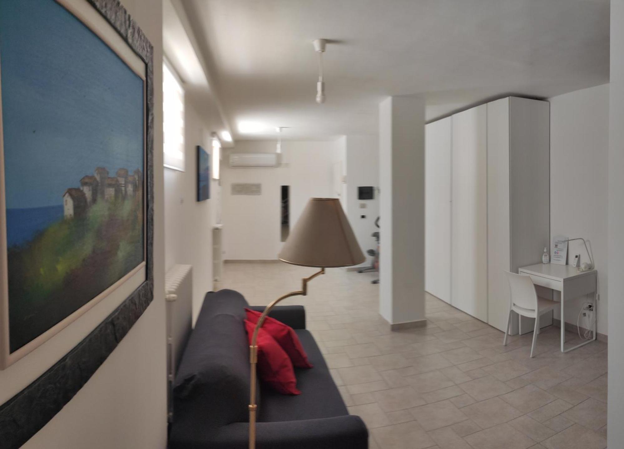 Seagull Apartments - Front And Sea View & Airport Бари Екстериор снимка