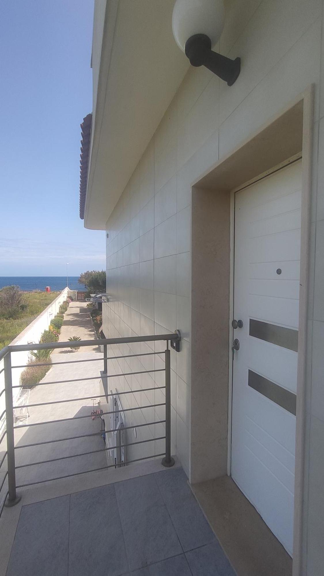 Seagull Apartments - Front And Sea View & Airport Бари Екстериор снимка