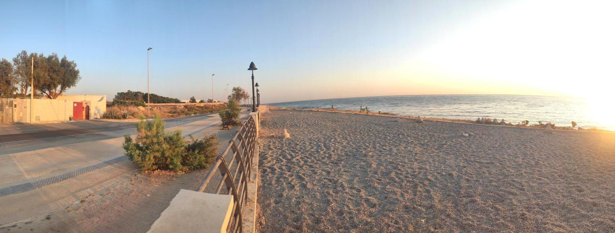 Seagull Apartments - Front And Sea View & Airport Бари Екстериор снимка