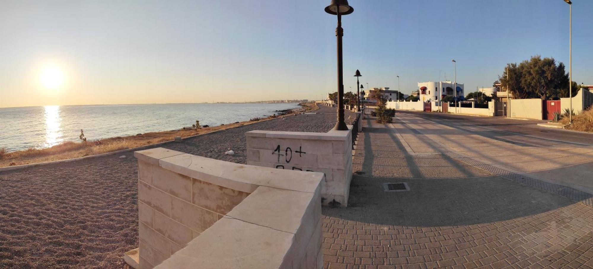 Seagull Apartments - Front And Sea View & Airport Бари Екстериор снимка