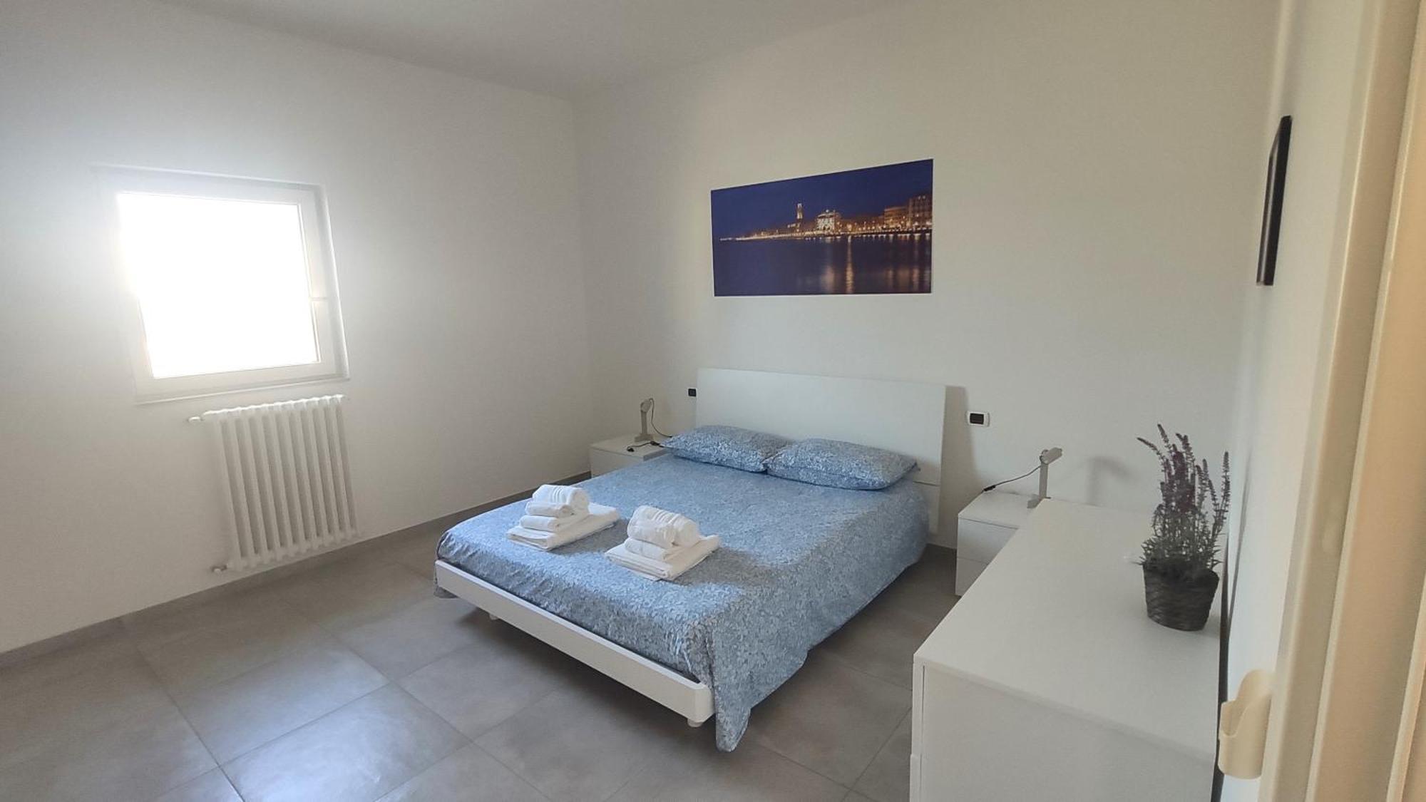 Seagull Apartments - Front And Sea View & Airport Бари Екстериор снимка