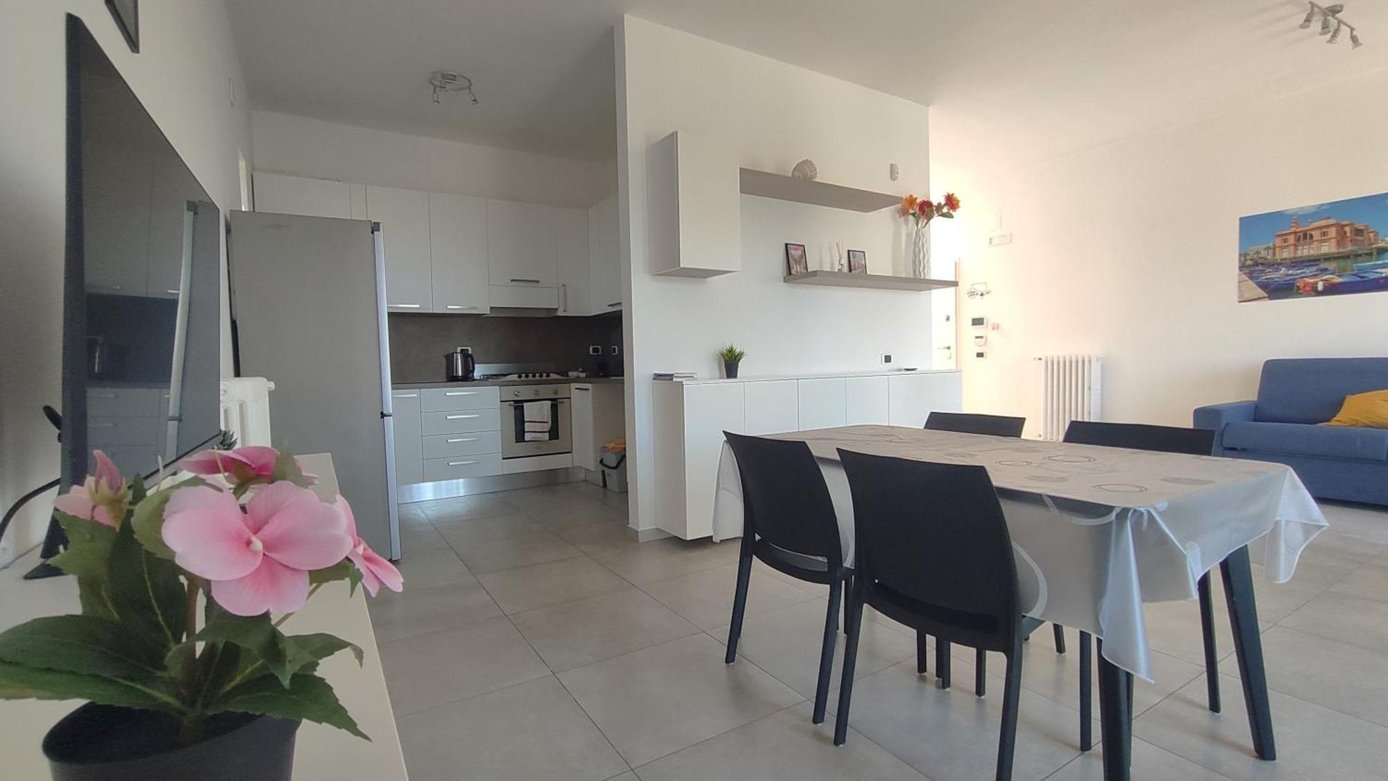 Seagull Apartments - Front And Sea View & Airport Бари Екстериор снимка