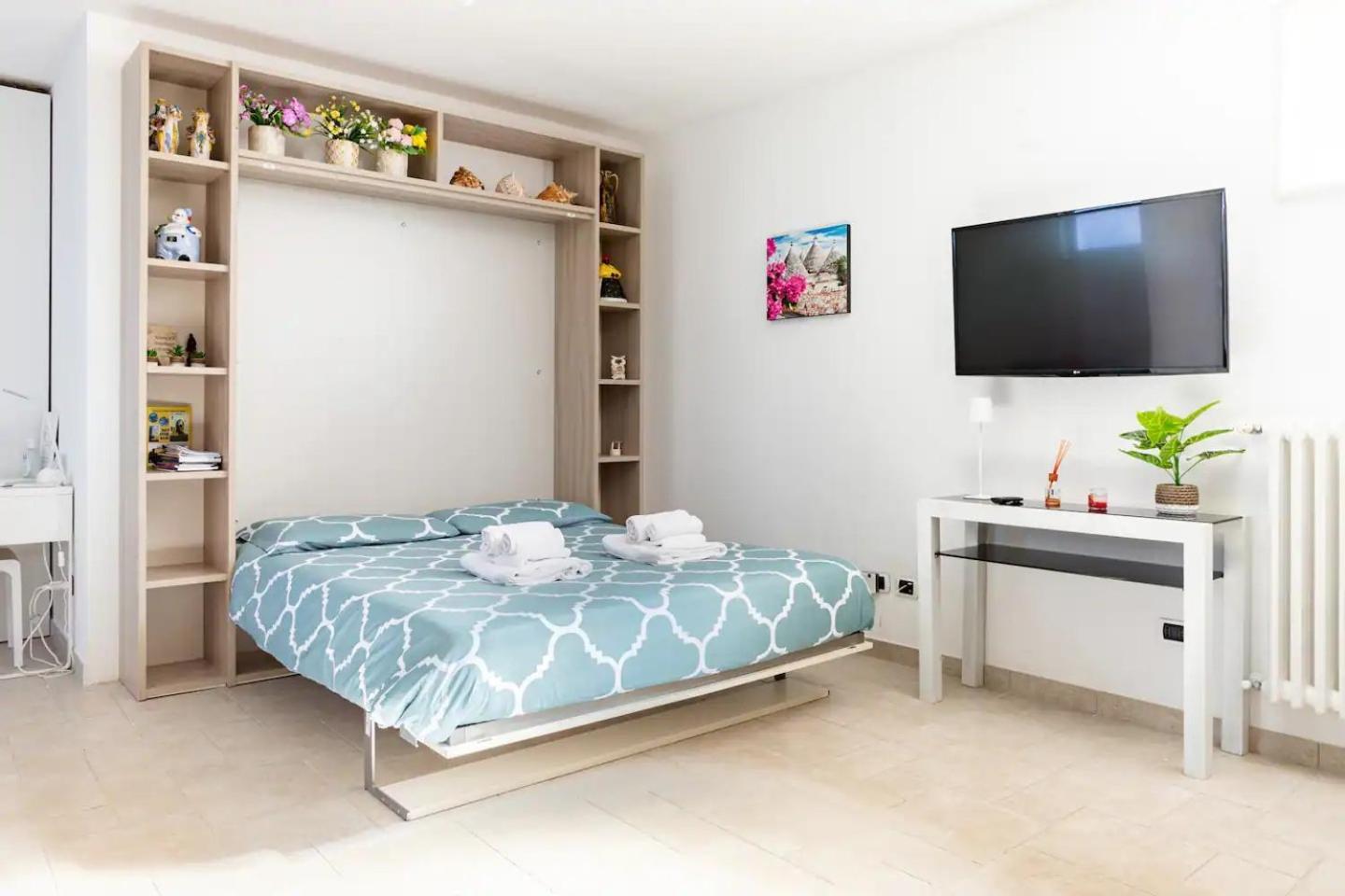 Seagull Apartments - Front And Sea View & Airport Бари Екстериор снимка